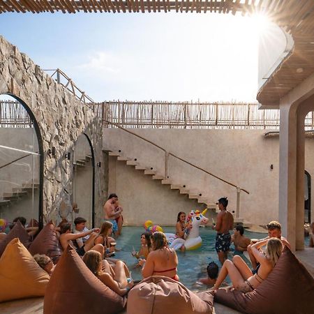 Atlas Gili Party Hostel Гілі-Траванган Екстер'єр фото