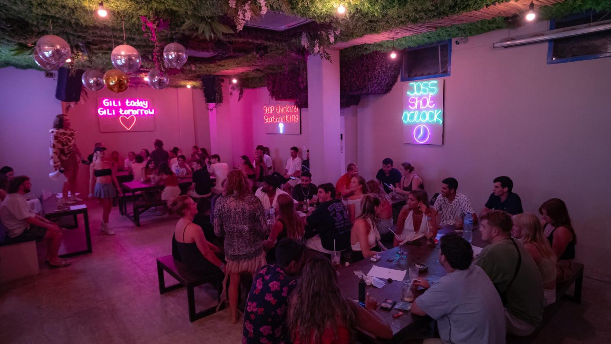 Atlas Gili Party Hostel Гілі-Траванган Екстер'єр фото