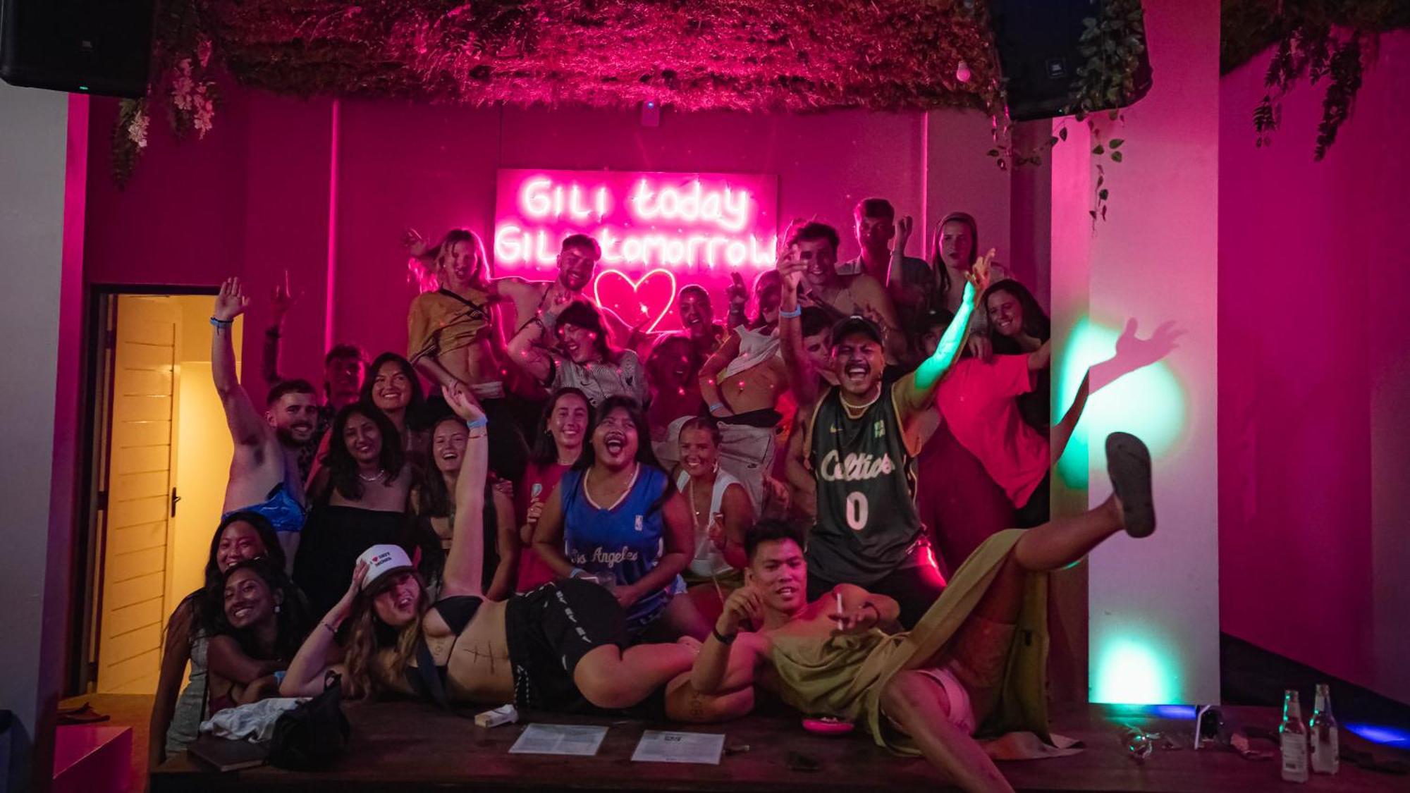 Atlas Gili Party Hostel Гілі-Траванган Екстер'єр фото