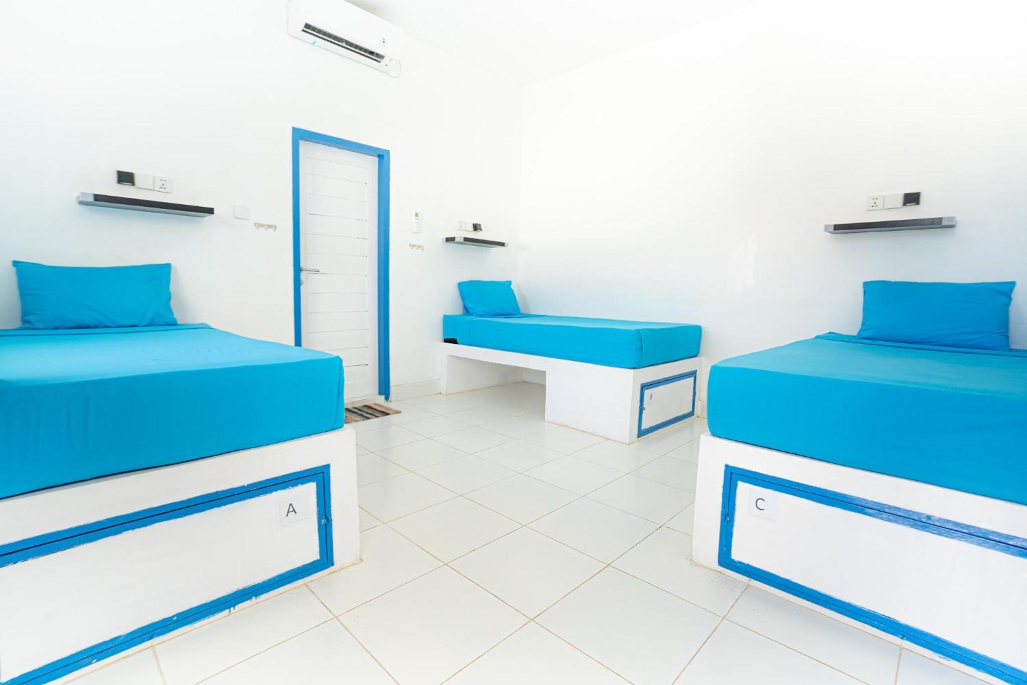 Atlas Gili Party Hostel Гілі-Траванган Екстер'єр фото