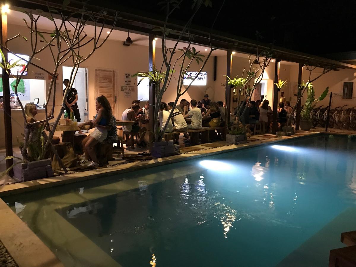 Atlas Gili Party Hostel Гілі-Траванган Екстер'єр фото