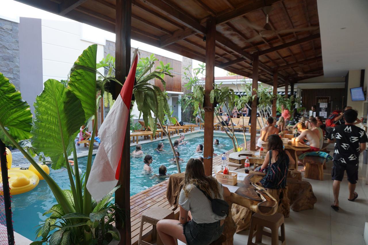 Atlas Gili Party Hostel Гілі-Траванган Екстер'єр фото