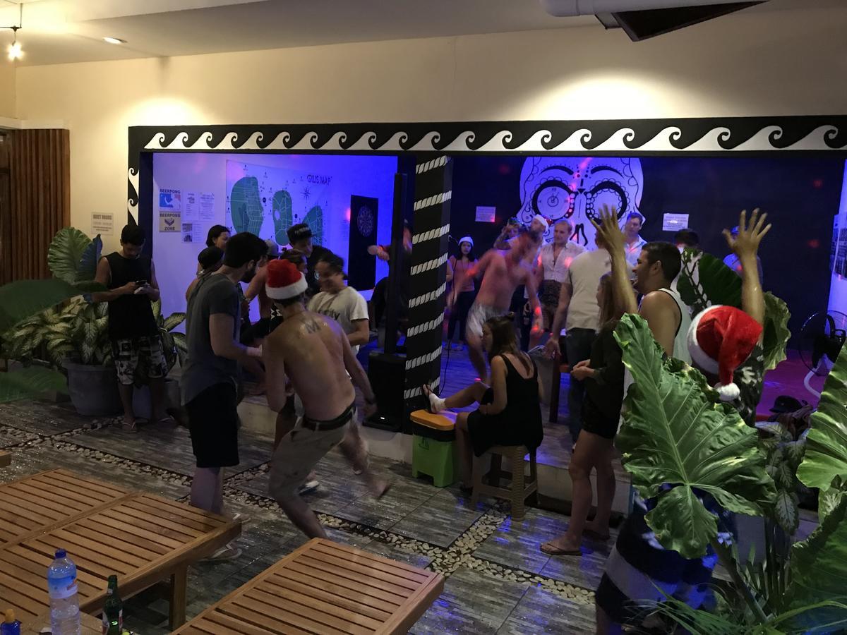 Atlas Gili Party Hostel Гілі-Траванган Екстер'єр фото