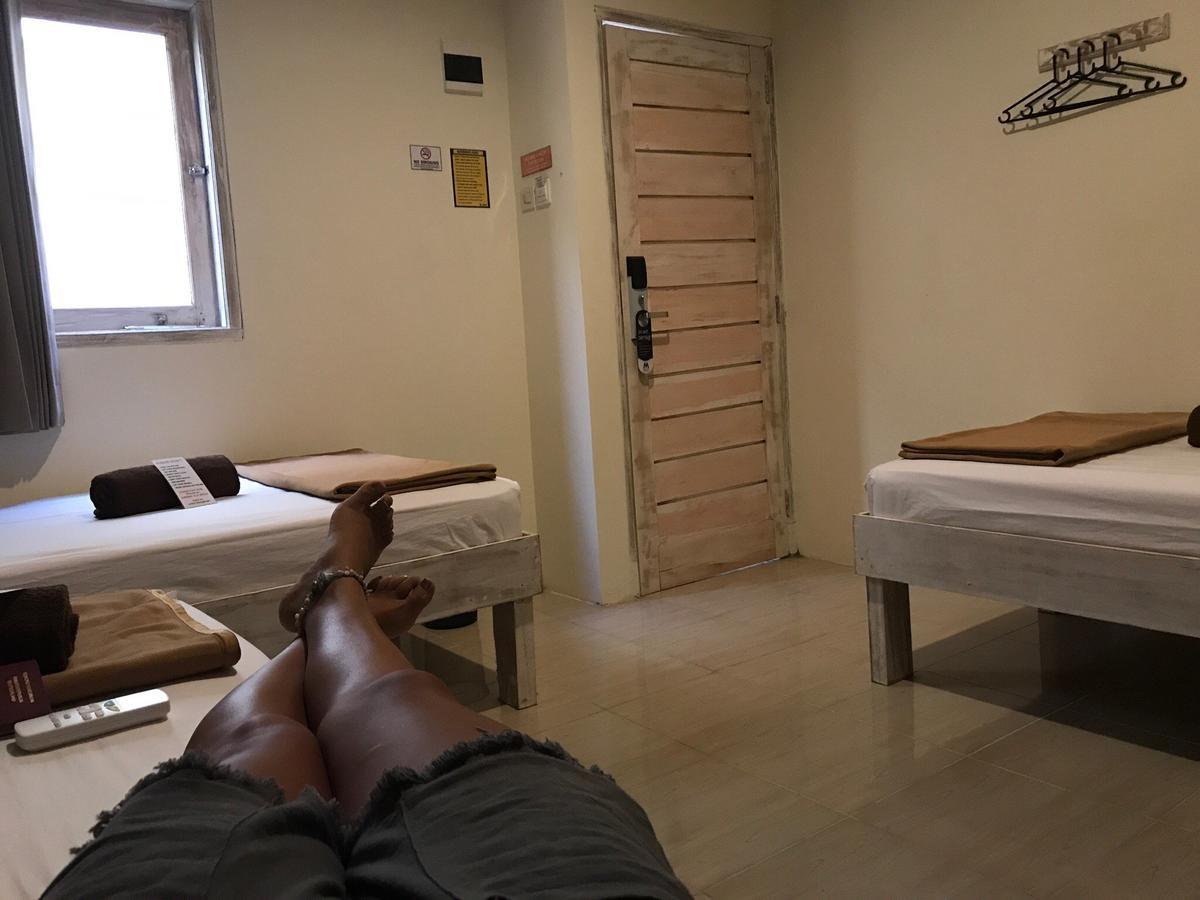 Atlas Gili Party Hostel Гілі-Траванган Екстер'єр фото