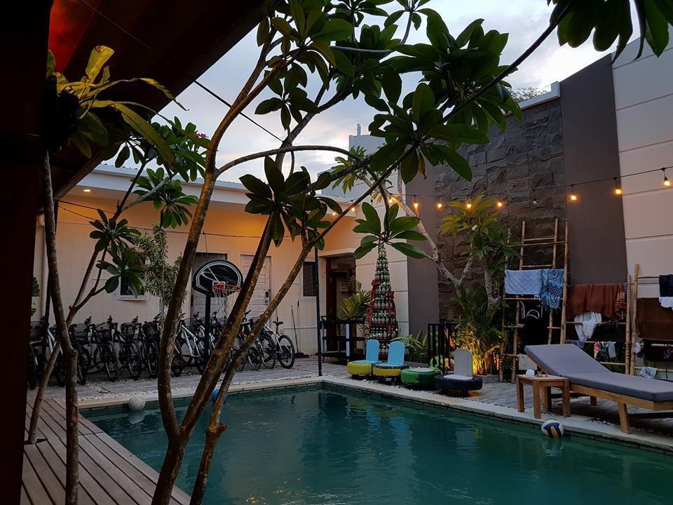 Atlas Gili Party Hostel Гілі-Траванган Екстер'єр фото