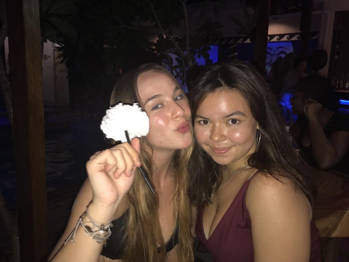 Atlas Gili Party Hostel Гілі-Траванган Екстер'єр фото