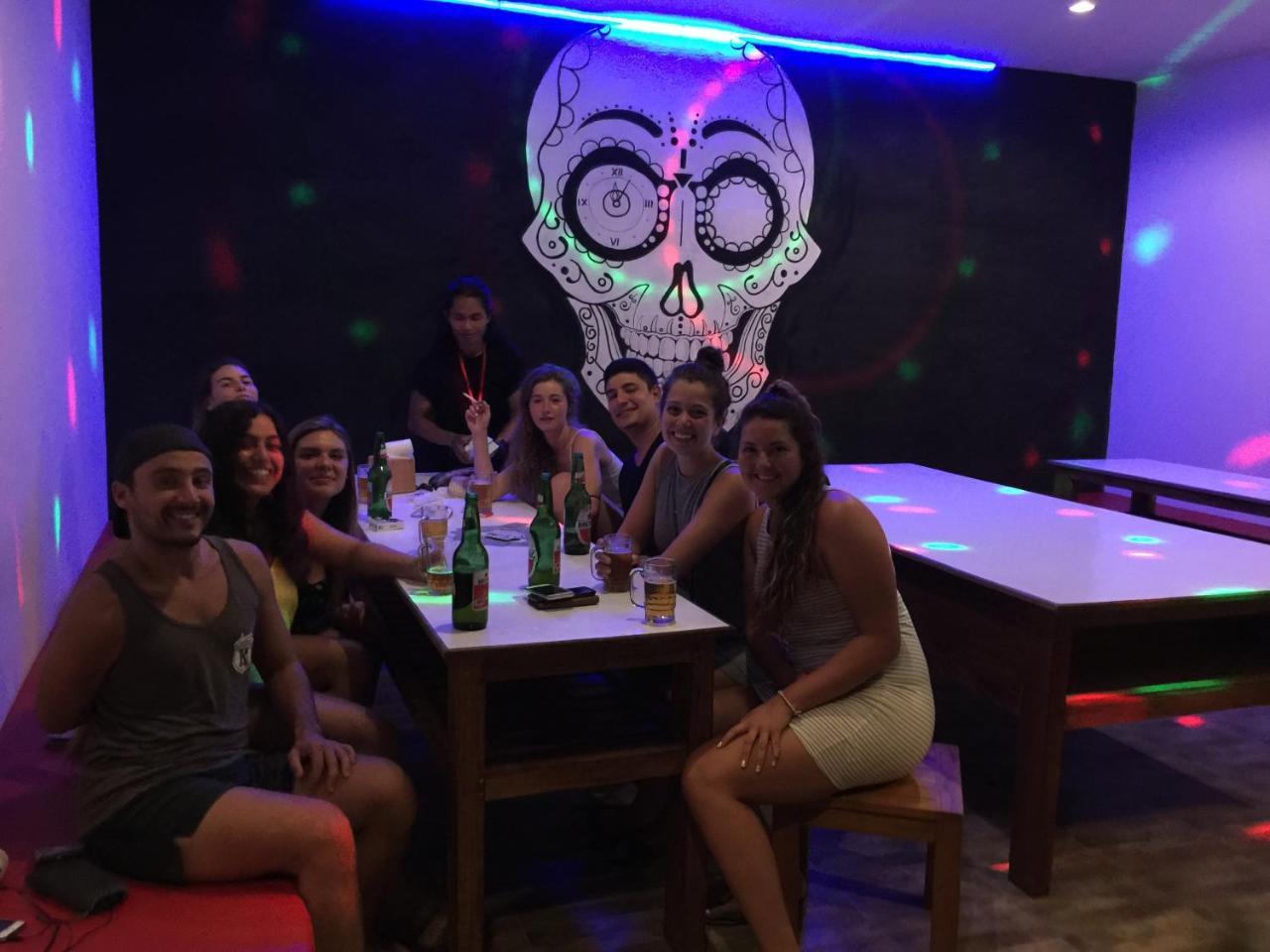 Atlas Gili Party Hostel Гілі-Траванган Екстер'єр фото