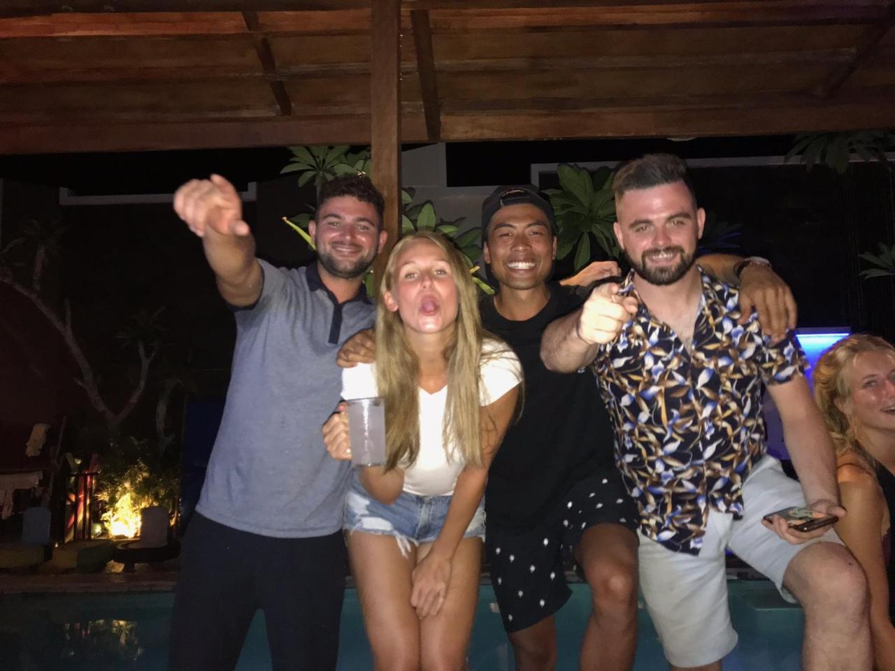 Atlas Gili Party Hostel Гілі-Траванган Екстер'єр фото