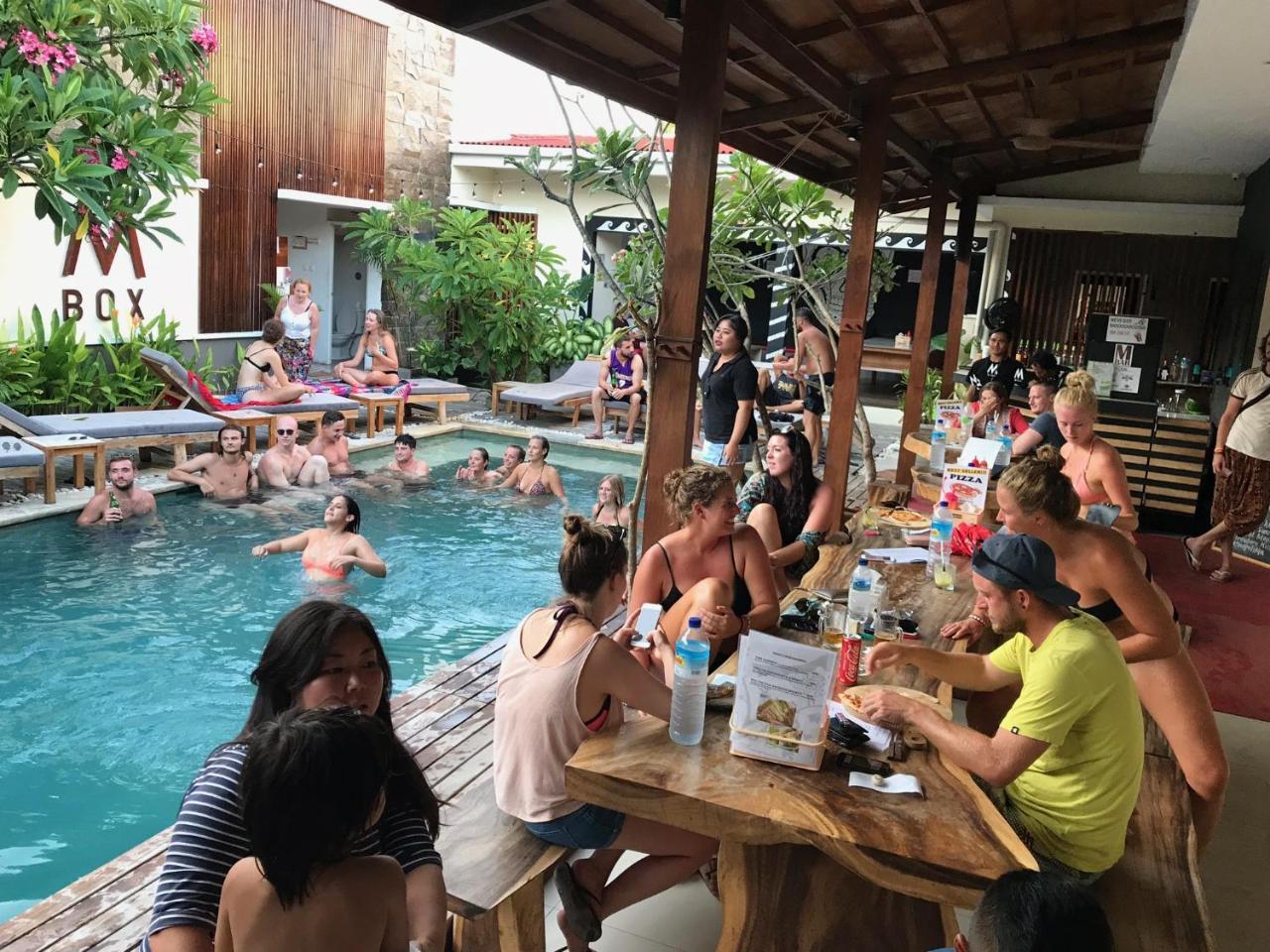 Atlas Gili Party Hostel Гілі-Траванган Екстер'єр фото