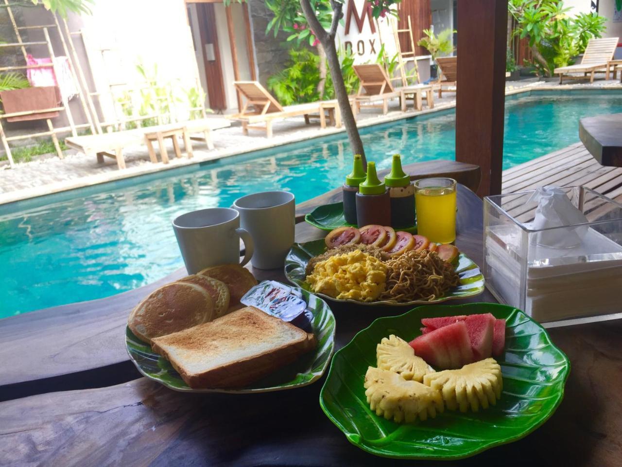 Atlas Gili Party Hostel Гілі-Траванган Екстер'єр фото