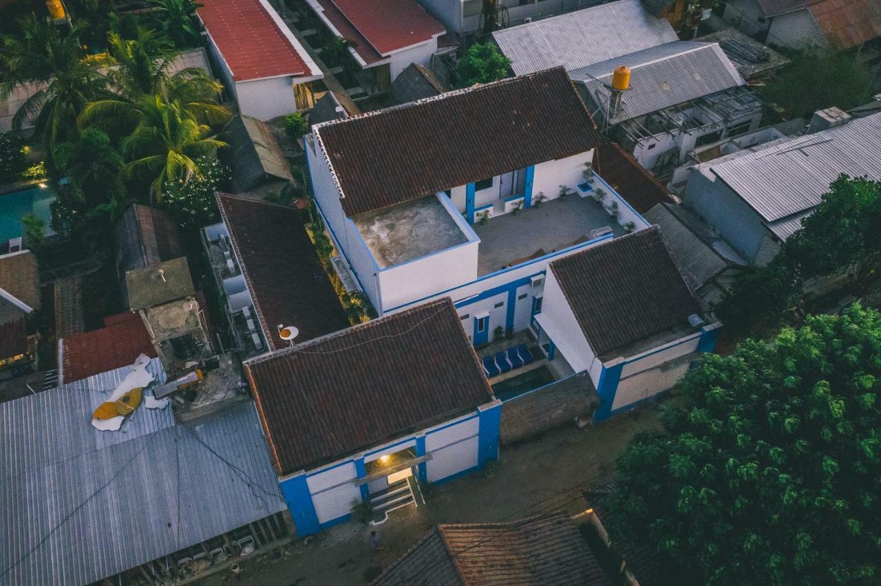Atlas Gili Party Hostel Гілі-Траванган Екстер'єр фото